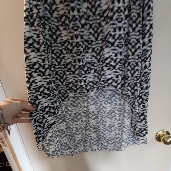 SOLD🌷3 forv$25!🌷High low skirt - Picture 2 of 3